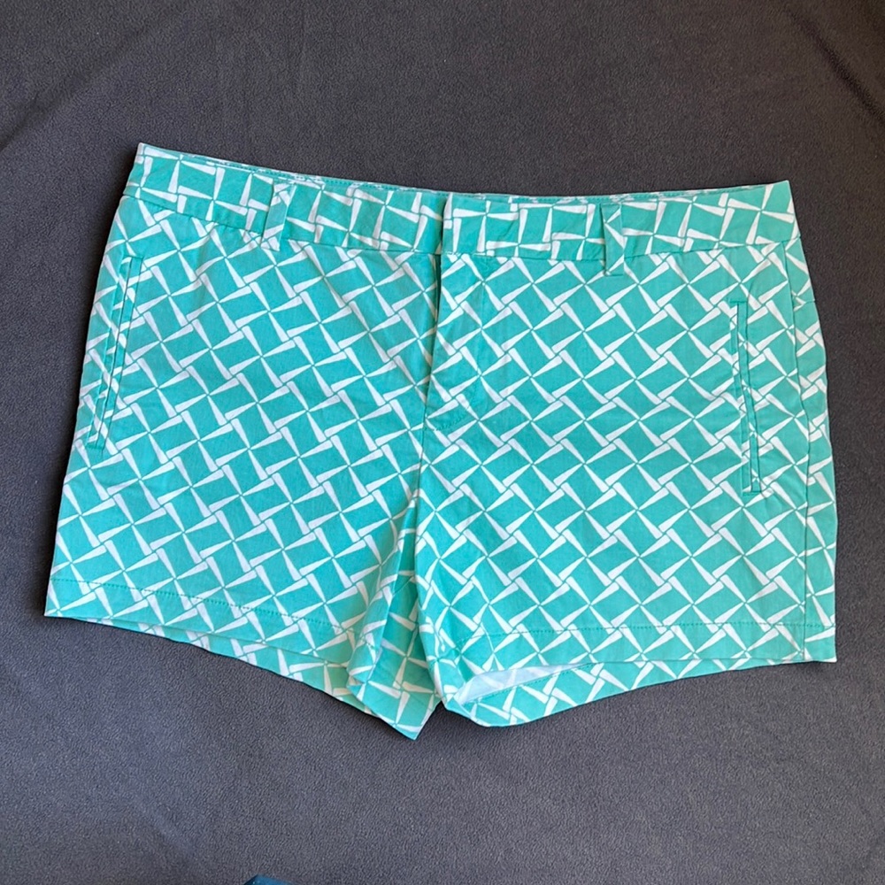 Super cute aqua and white print women’s shorts size 12 new with tags